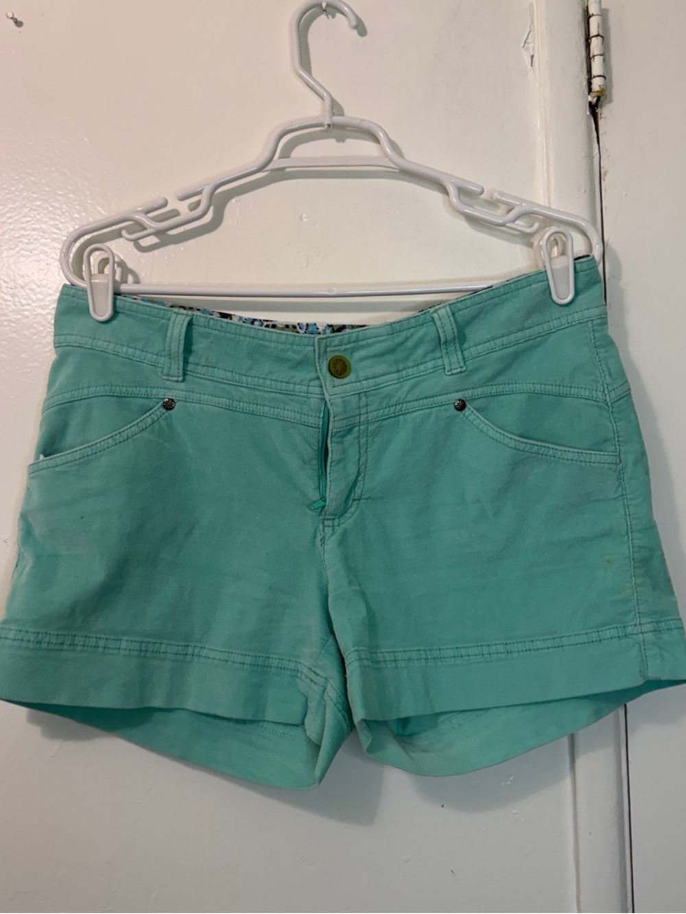 Athleta Seafoam Green Corduroy Micro-Rib Shorts - Size 8
